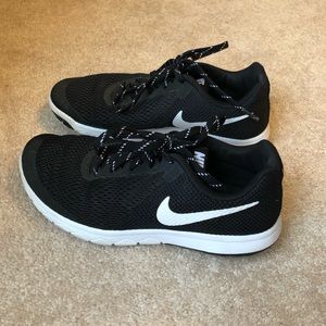 Women’s Nike Tennis Shoes